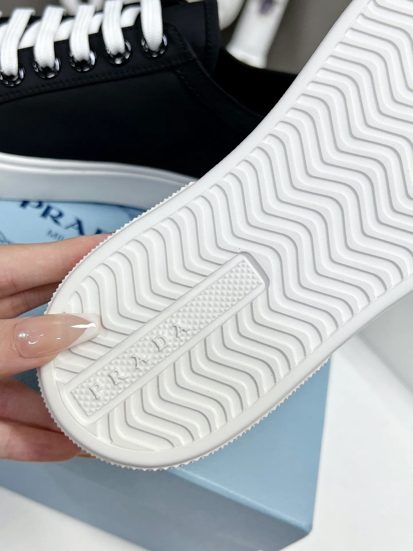 👟👟Ex-factory price 420👟👟 Purchasing level ⚡2023S launches Prada’s latest catwalk shoes, dad shoe series ͏ 💥PRADA's early spring catwalk model👠The fresh breeze has a bit of an expensive feel, and the upper is very perfect💃Elegant and elegant, crystal clear, no matter the quality of the accessories, they are all customized one-to-one, zero distance from the original version 1⃣Upper: imported waterproof twill + epoxy injection molding process 2⃣Inner: waterproof twill 3⃣Outsole: Original one-to-one molded rubber foam outsole 4⃣🔺Original packaging Heel height 4cm 5⃣Number of codes: 35-40, 41 non-returnable